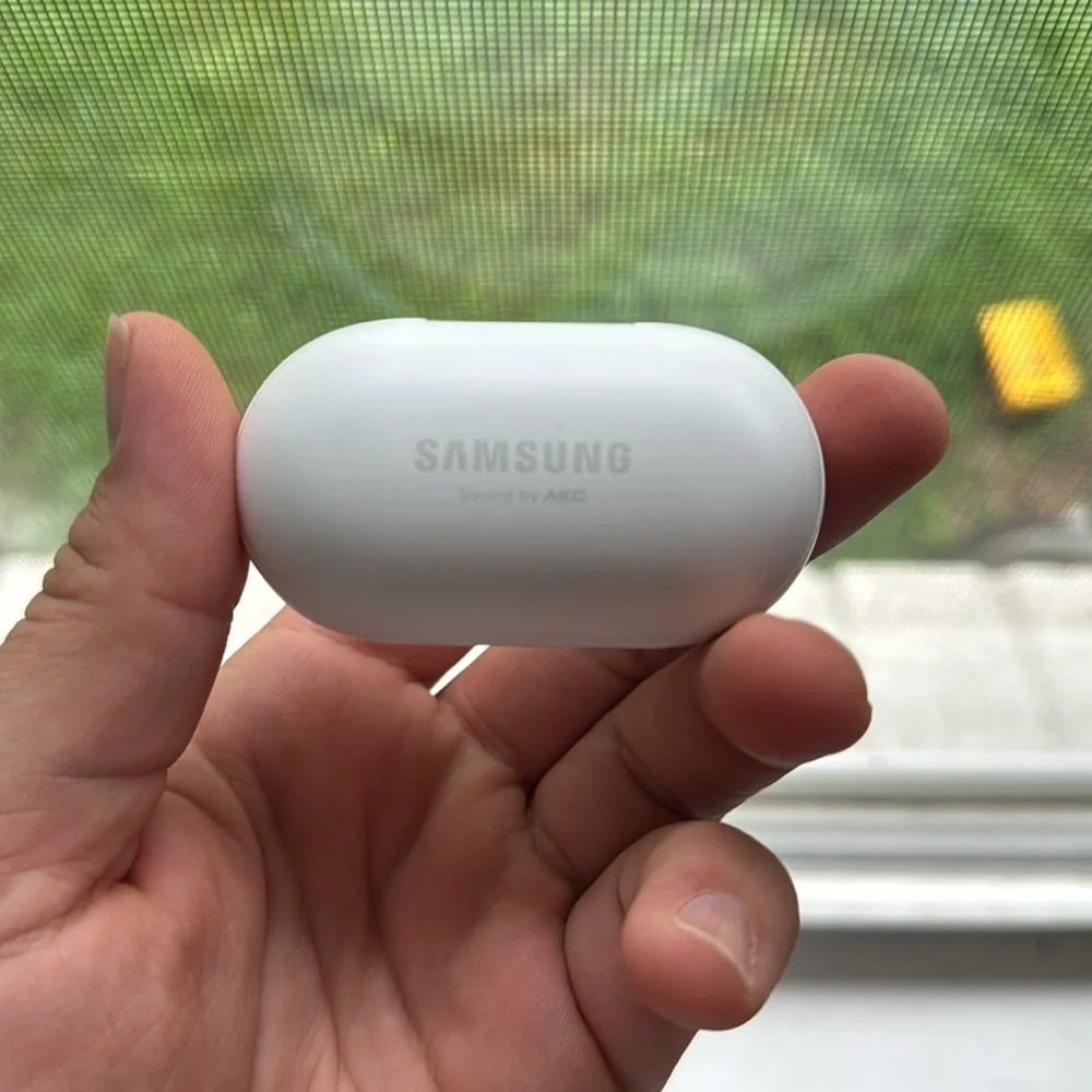 Samsung Wireless Earbuds with Charging Case - Picture 2 of 4
